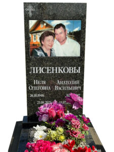 Цветная фотография на памятник в Адлере